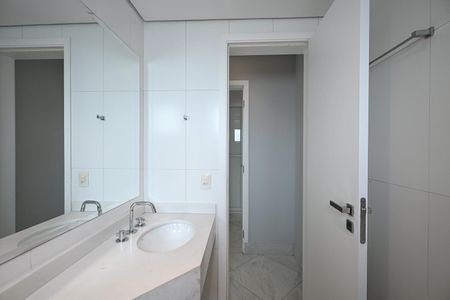 Apartamento à venda com 220m², 3 quartos e 4 vagasBanheiro Suíte 1