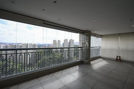 Apartamento à venda com 220m², 3 quartos e 4 vagasVaranda