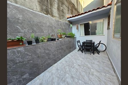 Casa de condomínio à venda com 122m², 2 quartos e 1 vaga Casa de condomínio à venda com 122m², 2 quartos e 1 vagaQuintal dos fundos