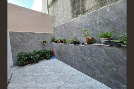 Casa de condomínio à venda com 122m², 2 quartos e 1 vaga Casa de condomínio à venda com 122m², 2 quartos e 1 vagaQuintal dos fundos