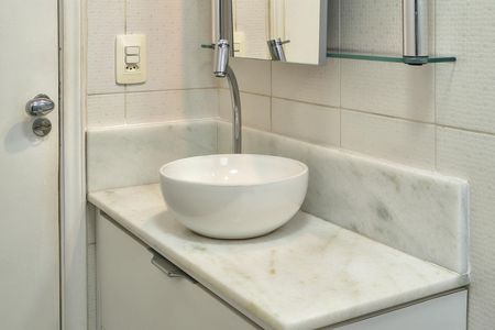Apartamento para alugar com 70m², 2 quartos e 1 vaga Apartamento para alugar com 70m², 2 quartos e 1 vagaBanheiro da Suíte