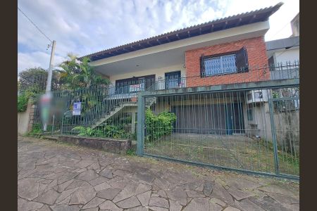 Casa à venda com 320m², 5 quartos e 5 vagas Casa à venda com 320m², 5 quartos e 5 vagasFachada da Casa