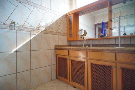 Casa à venda com 320m², 5 quartos e 5 vagasBanheiro da Suíte