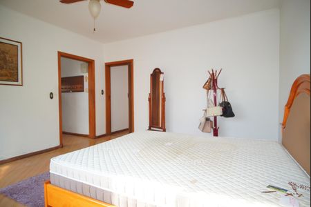 Casa à venda com 320m², 5 quartos e 5 vagasSuíte