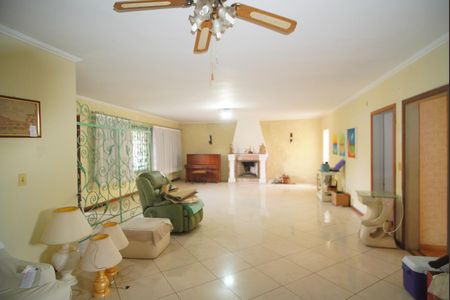Sala de casa à venda com 5 quartos, 320m² em Vila Jardim, Porto Alegre