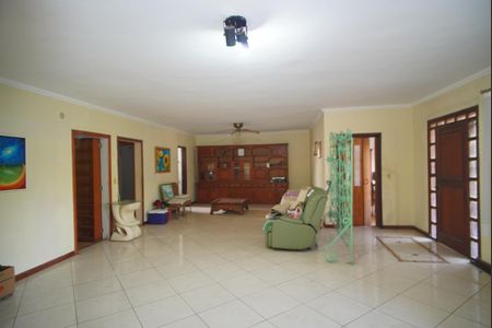 Casa à venda com 320m², 5 quartos e 5 vagasSala
