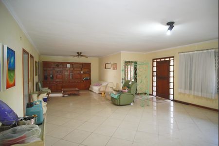 Sala de casa à venda com 5 quartos, 320m² em Vila Jardim, Porto Alegre