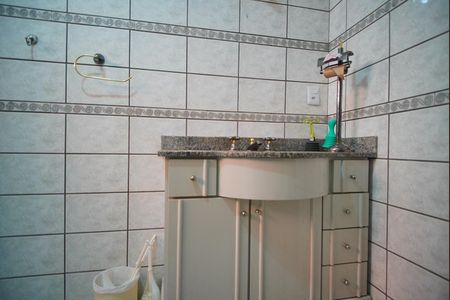 Casa à venda com 320m², 5 quartos e 5 vagasBanheiro Corredor