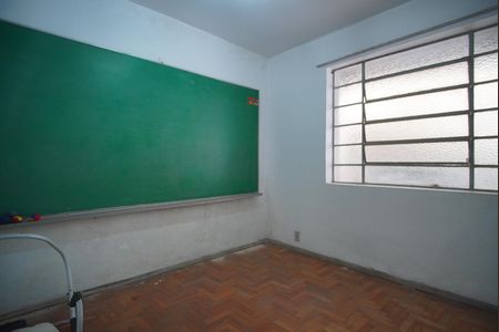 Casa à venda com 320m², 5 quartos e 5 vagasQuarto de Serviço