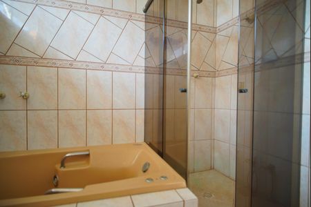 Casa à venda com 320m², 5 quartos e 5 vagasBanheiro da Suíte
