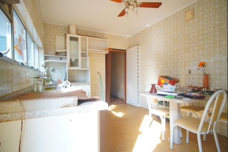 Casa à venda com 320m², 5 quartos e 5 vagasCozinha