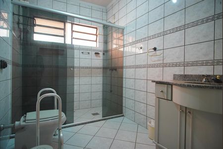Casa à venda com 320m², 5 quartos e 5 vagasBanheiro Corredor