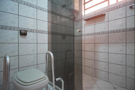 Casa à venda com 320m², 5 quartos e 5 vagasBanheiro Corredor