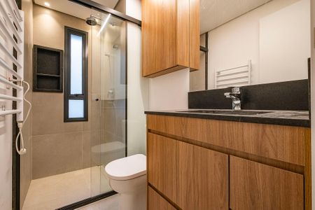 Banheiro de apartamento à venda com 1 quarto, 51m² em Cerqueira César, São Paulo