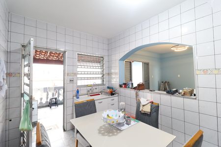 Casa para alugar com 211m², 2 quartos e 8 vagas