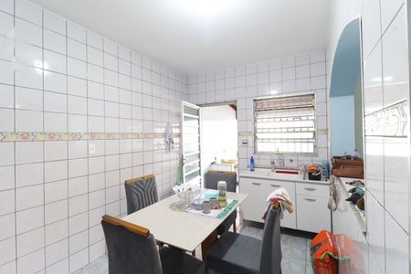 Casa para alugar com 211m², 2 quartos e 8 vagas