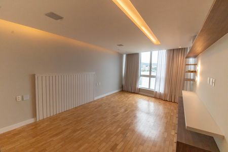Apartamento para alugar com 200m², 3 quartos e 1 vagaSuíte 