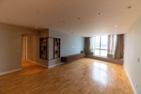 Sala de apartamento para alugar com 3 quartos, 200m² em Sra. das Graças, Niterói