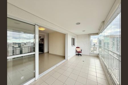 Apartamento para alugar com 100m², 2 quartos e 3 vagas Apartamento para alugar com 100m², 2 quartos e 3 vagasVaranda