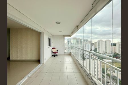 Apartamento para alugar com 100m², 2 quartos e 3 vagas Apartamento para alugar com 100m², 2 quartos e 3 vagasVaranda