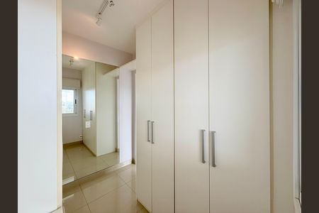 Apartamento para alugar com 100m², 2 quartos e 3 vagas Apartamento para alugar com 100m², 2 quartos e 3 vagasCloset Suíte 2