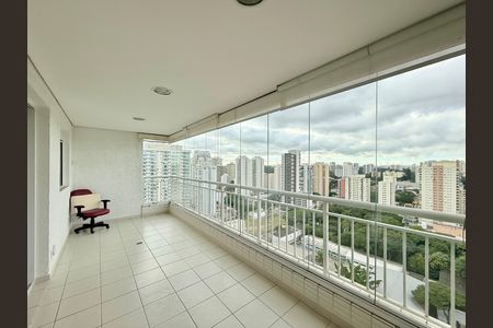 Apartamento para alugar com 100m², 2 quartos e 3 vagas Apartamento para alugar com 100m², 2 quartos e 3 vagasVaranda