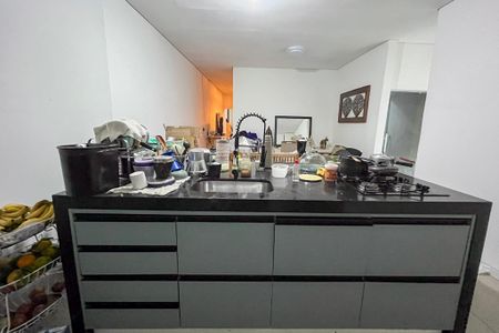 Casa para alugar com 300m², 2 quartos e 2 vagas Casa para alugar com 300m², 2 quartos e 2 vagasCozinha