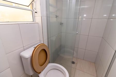 Banheiro de apartamento para alugar com 1 quarto, 30m² em Vila Romero, São Paulo