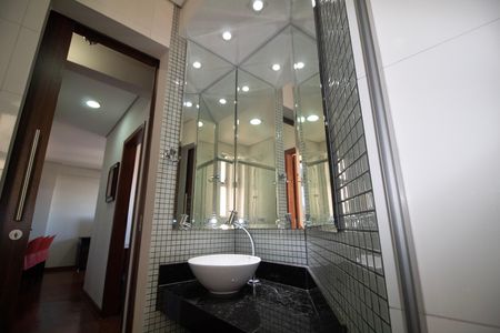 Apartamento à venda com 70m², 3 quartos e 1 vaga Apartamento à venda com 70m², 3 quartos e 1 vagaBanheiro Social