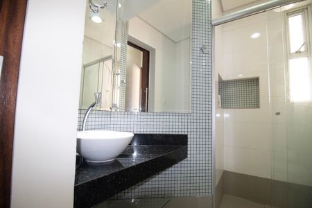 Apartamento à venda com 70m², 3 quartos e 1 vaga Apartamento à venda com 70m², 3 quartos e 1 vagaBanheiro Social