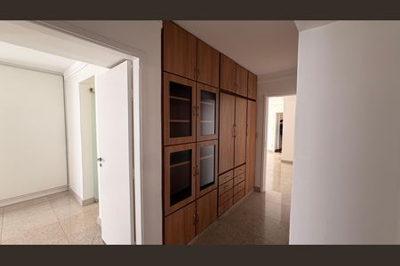 Corredor de apartamento para alugar com 3 quartos, 126m² em Setor Bueno, Goiânia