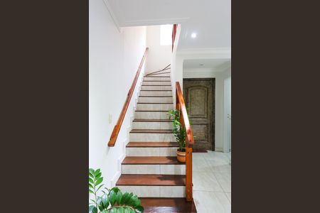 Casa à venda com 320m², 3 quartos e 4 vagasEscada