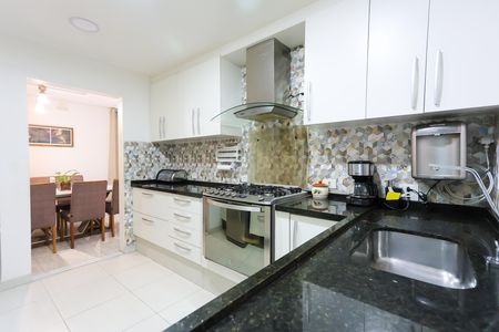 Casa à venda com 320m², 3 quartos e 4 vagascozinha