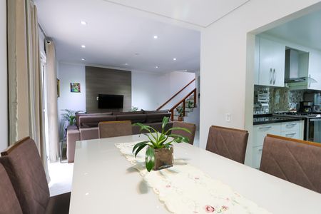 Casa à venda com 320m², 3 quartos e 4 vagassala 