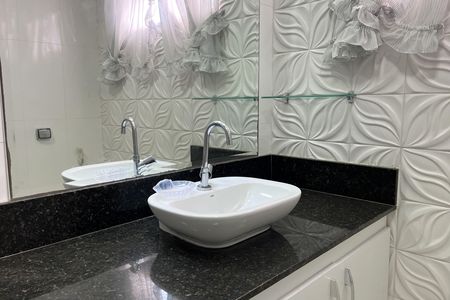 Apartamento para alugar com 140m², 2 quartos e sem vagaBanheiro