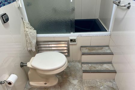 Apartamento para alugar com 140m², 2 quartos e sem vagaBanheiro da Suíte