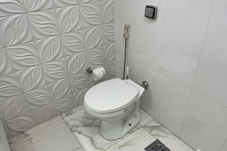 Apartamento para alugar com 140m², 2 quartos e sem vagaBanheiro