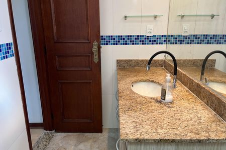 Apartamento para alugar com 140m², 2 quartos e sem vagaBanheiro da Suíte