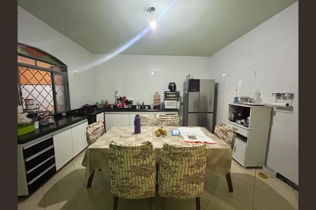 Casa à venda com 250m², 2 quartos e 3 vagas