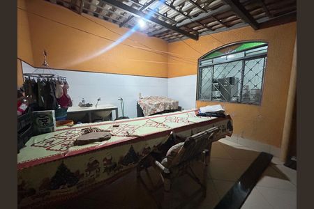 Casa à venda com 250m², 2 quartos e 3 vagas