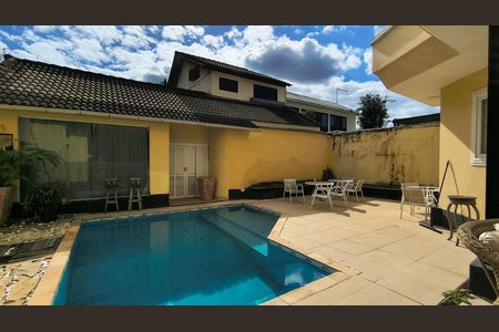 Casa de condomínio para alugar com 700m², 7 quartos e 2 vagas