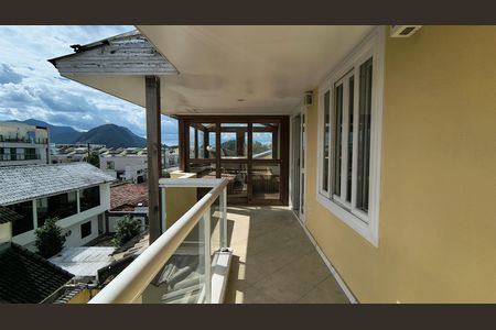 Casa de condomínio para alugar com 700m², 7 quartos e 2 vagas