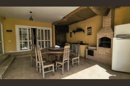 Casa de condomínio para alugar com 700m², 7 quartos e 2 vagas