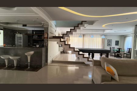 Casa de condomínio para alugar com 700m², 7 quartos e 2 vagas