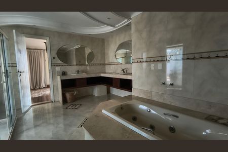 Casa de condomínio para alugar com 700m², 7 quartos e 2 vagas