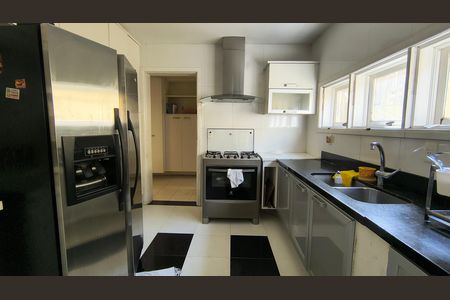 Casa de condomínio para alugar com 700m², 7 quartos e 2 vagas