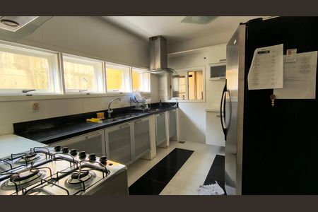 Casa de condomínio para alugar com 700m², 7 quartos e 2 vagas