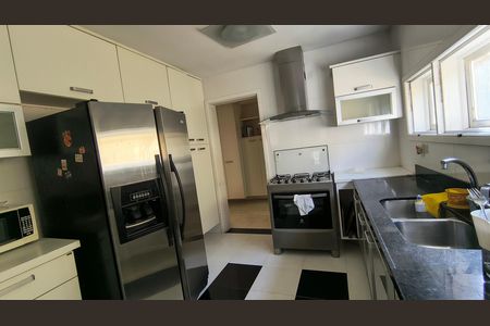 Casa de condomínio para alugar com 700m², 7 quartos e 2 vagas