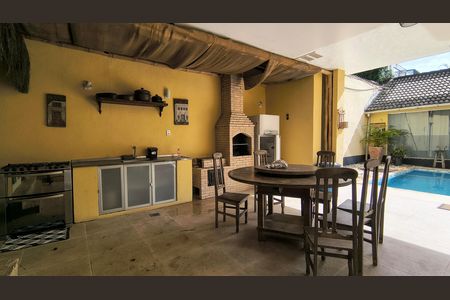 Casa de condomínio para alugar com 700m², 7 quartos e 2 vagas