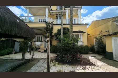 Casa de condomínio para alugar com 700m², 7 quartos e 2 vagas